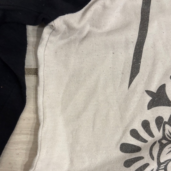 Obey Black and White 'Make Art Not War' Raglan Shirt - Picture 3 of 9